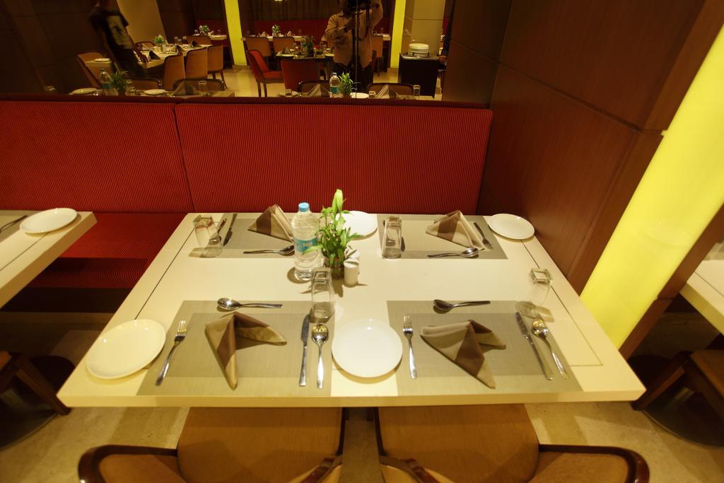Comfort Inn Legacy Раджкот Екстер'єр фото